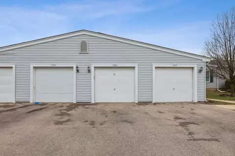 1945 Hancock Dr, Hoffman Estates, IL 60169 photo 3