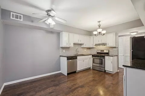 1945 Hancock Dr, Hoffman Estates, IL 60169 photo 9
