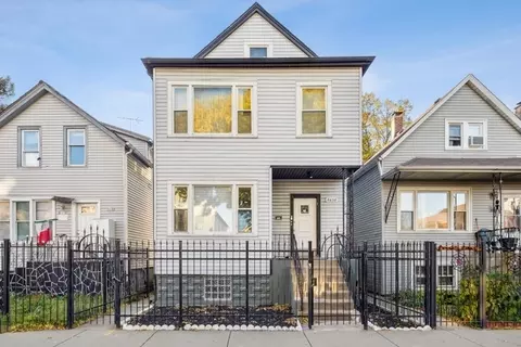 8638 S Burnham Ave, Chicago, IL 60617