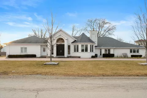 140 Cottonwood Rd, Northbrook, IL 60062