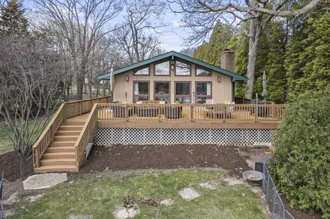 425 Holiday Dr, Lake Holiday, IL 60552
