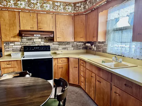 Kitchen - 709 15th St, Peru, IL 61354 photo 3 of 5