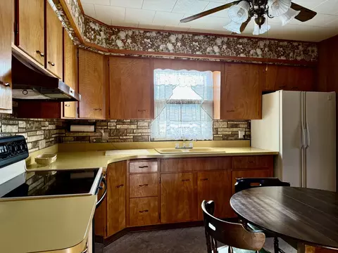 Kitchen - 709 15th St, Peru, IL 61354 photo 2 of 5