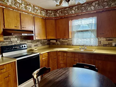 Kitchen - 709 15th St, Peru, IL 61354 photo 4 of 5