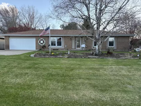5212 S Millpond Rd, Rochelle, IL 61068