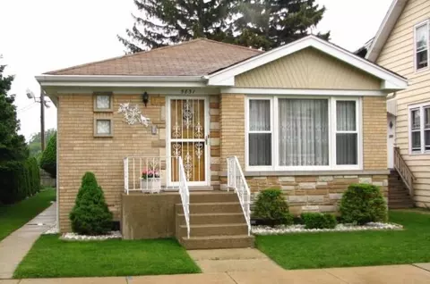 5831 W Giddings St, Chicago, IL 60630