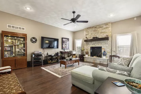 10085 Lismore Rd, Roscoe, IL 61073 photo 3
