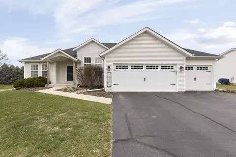 10085 Lismore Rd, Roscoe, IL 61073