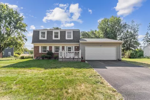 230 Ridgefield Ln, Naperville, IL 60565