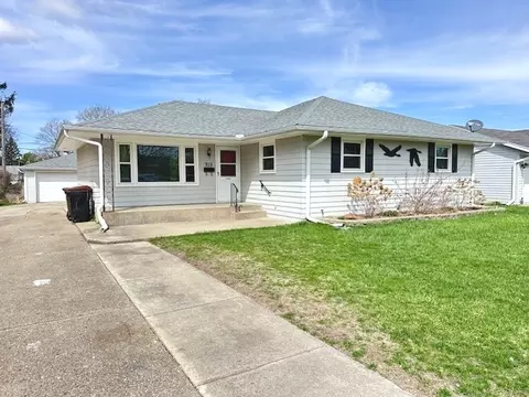 919 Parkside Dr, Rockford, IL 61108