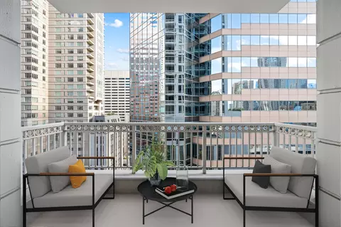 Exterior - Undisclosed, Chicago, IL 60611 photo 2 of 3