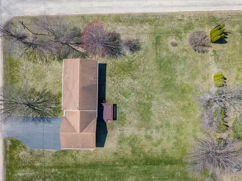 2096 E Maize Rd, Freeport, IL 61032 photo 40
