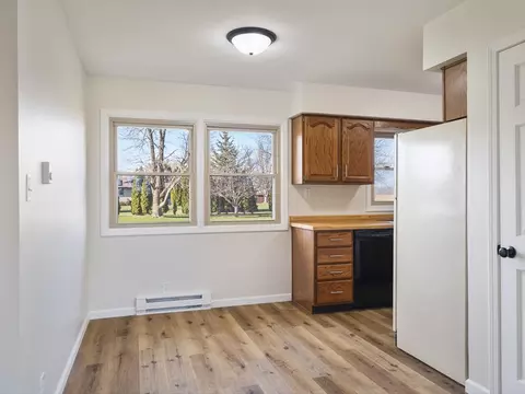 2096 E Maize Rd, Freeport, IL 61032 photo 10