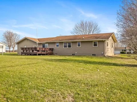 2096 E Maize Rd, Freeport, IL 61032 photo 30