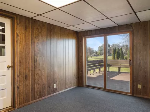 2096 E Maize Rd, Freeport, IL 61032 photo 5