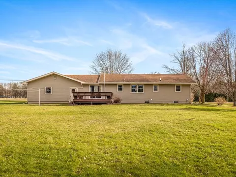 2096 E Maize Rd, Freeport, IL 61032 photo 31