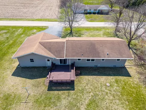 2096 E Maize Rd, Freeport, IL 61032 photo 39