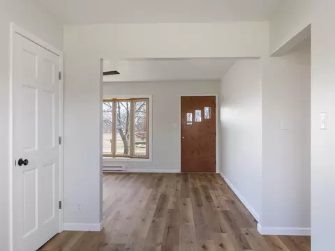 2096 E Maize Rd, Freeport, IL 61032 photo 9