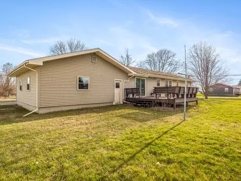 2096 E Maize Rd, Freeport, IL 61032 photo 32