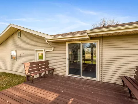 2096 E Maize Rd, Freeport, IL 61032 photo 33