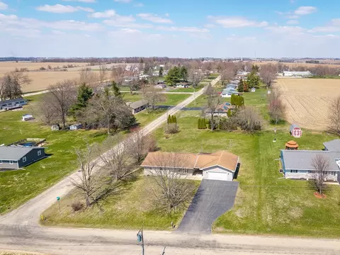 2096 E Maize Rd, Freeport, IL 61032 photo 35