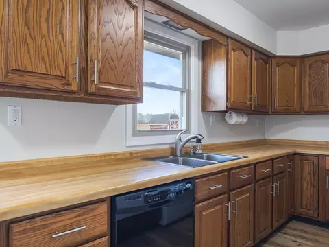 2096 E Maize Rd, Freeport, IL 61032 photo 8
