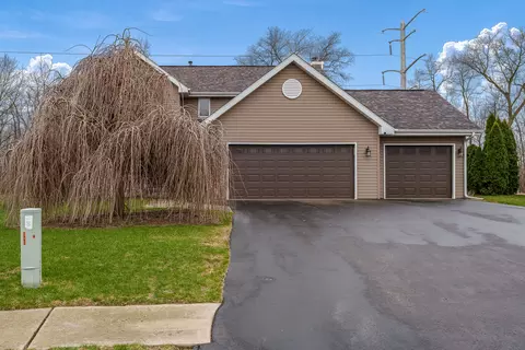 214 Heeren Dr, Winnebago, IL 61088