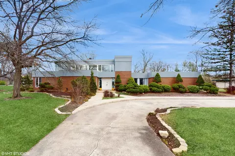 Exterior - 84 Graymoor Ln, Olympia Fields, IL 60461 photo 1 of 6