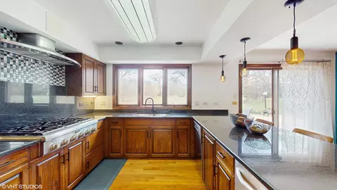 Kitchen - 84 Graymoor Ln, Olympia Fields, IL 60461 photo 2 of 4