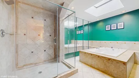 Bath - 84 Graymoor Ln, Olympia Fields, IL 60461 photo 2 of 5
