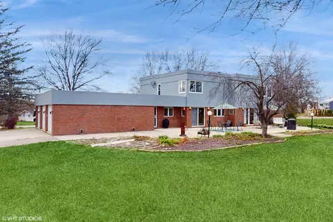Exterior - 84 Graymoor Ln, Olympia Fields, IL 60461 photo 4 of 6