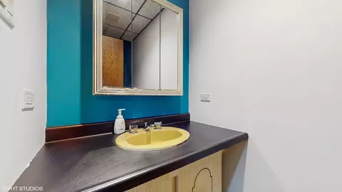 Bath - 84 Graymoor Ln, Olympia Fields, IL 60461 photo 5 of 5
