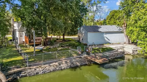 1233 Fox River Dr, Algonquin, IL 60102 photo 2