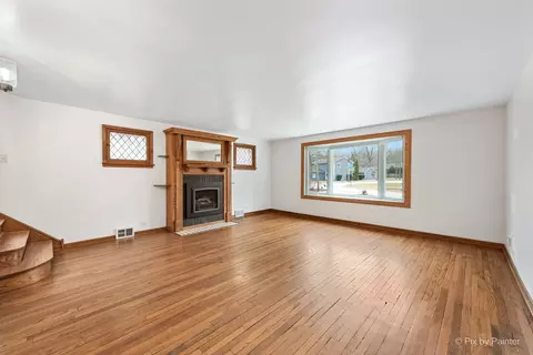 1233 Fox River Dr, Algonquin, IL 60102 photo 8