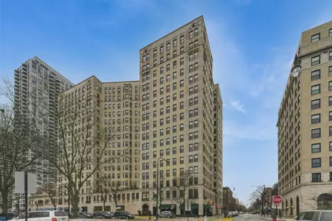 2000 N Lincoln Park West Ave #504, Chicago, IL 60614