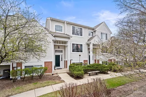 2410 Oakfield Ct, Aurora, IL 60503