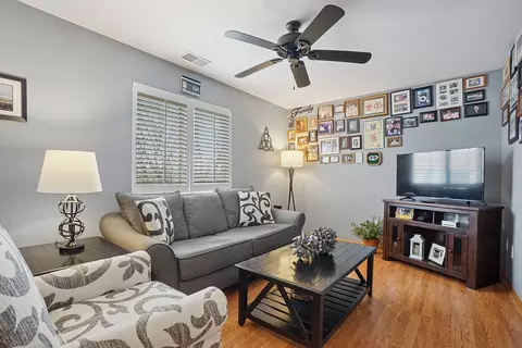 Living - 6825 Forestview Dr #3D, Oak Forest, IL 60452 photo 5 of 5