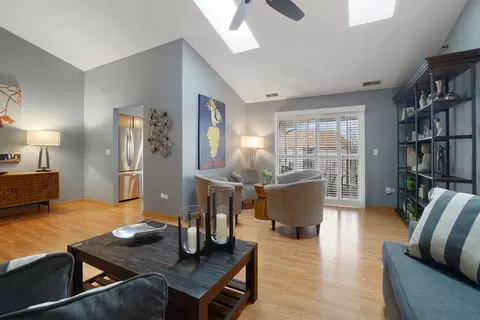 Living - 6825 Forestview Dr #3D, Oak Forest, IL 60452 photo 4 of 5