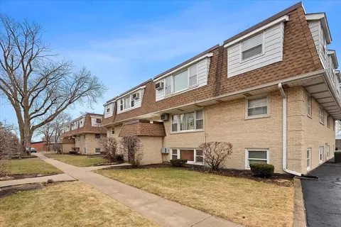 9913 W 58th St #6, Countryside, IL 60525