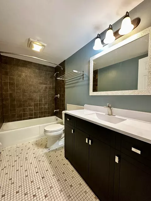 Bath - 248 E Bailey Rd #L, Naperville, IL 60565 photo 1 of 2