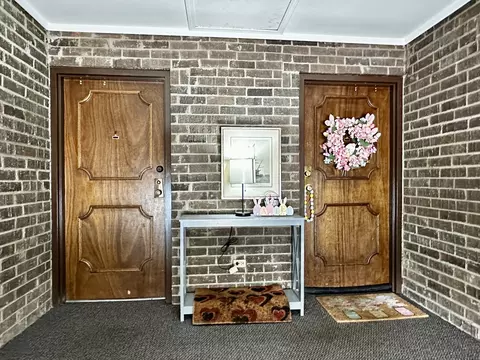 Entry Way - 248 E Bailey Rd #L, Naperville, IL 60565 photo 1 of 1