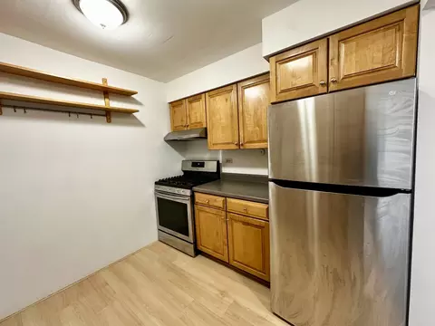 Kitchen - 248 E Bailey Rd #L, Naperville, IL 60565 photo 3 of 3