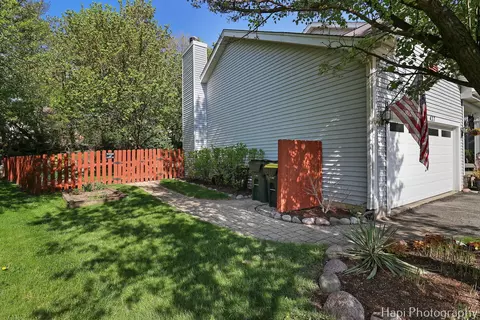 Exterior - 437 Deer Run Rd, Lakemoor, IL 60051 photo 3 of 8