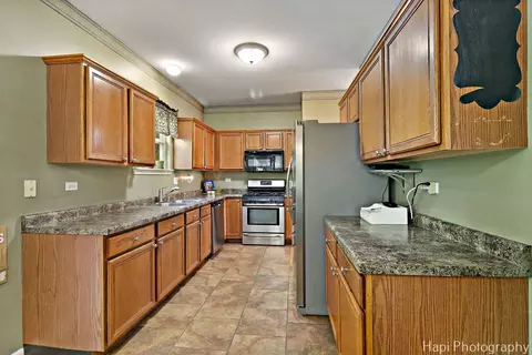 Kitchen - 437 Deer Run Rd, Lakemoor, IL 60051 photo 2 of 4
