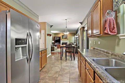 Kitchen - 437 Deer Run Rd, Lakemoor, IL 60051 photo 4 of 4