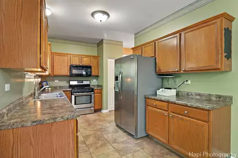 Kitchen - 437 Deer Run Rd, Lakemoor, IL 60051 photo 3 of 4