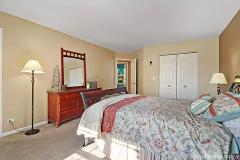 Bedroom - 437 Deer Run Rd, Lakemoor, IL 60051 photo 6 of 8