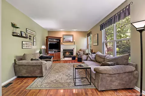 Living - 437 Deer Run Rd, Lakemoor, IL 60051 photo 2 of 3