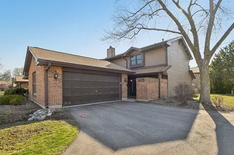 934 White Birch Ln, Westmont, IL 60559