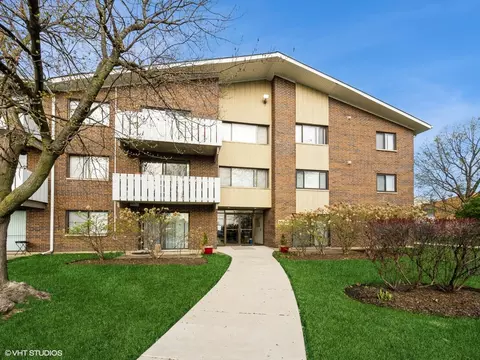1000 Bayside Dr #112, Palatine, IL 60074